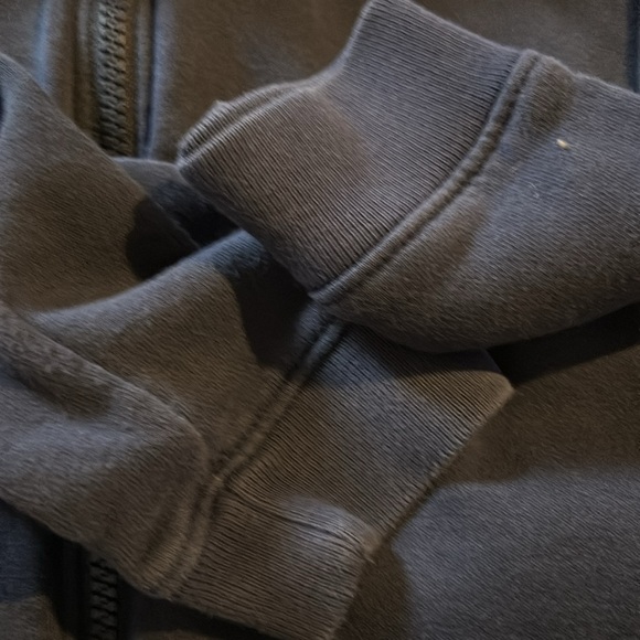 Under Armour navy zip up in great condition - Picture 3 of 3